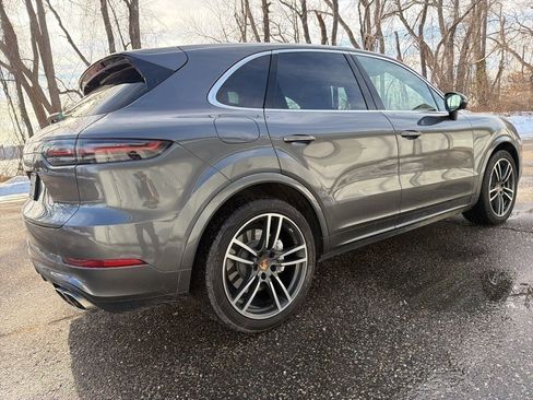 Used 2021 Porsche Cayenne Turbo image 3