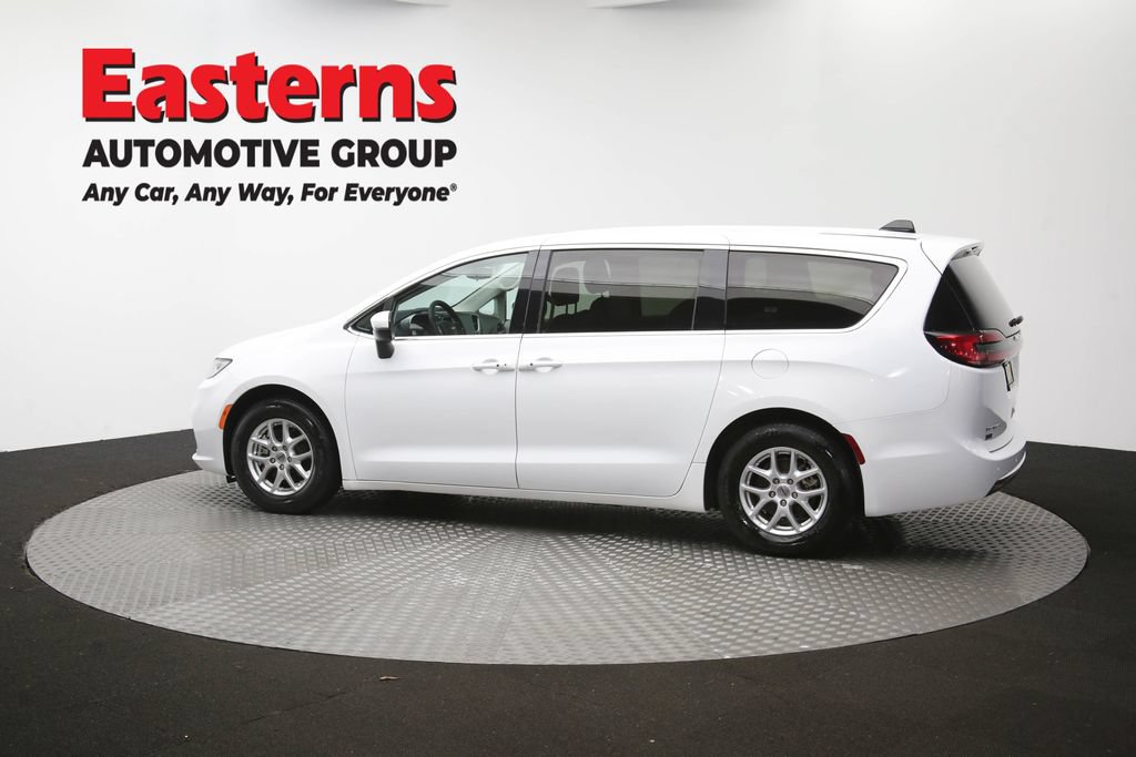 Used 2023 Chrysler Pacifica Touring-L FWD image 64