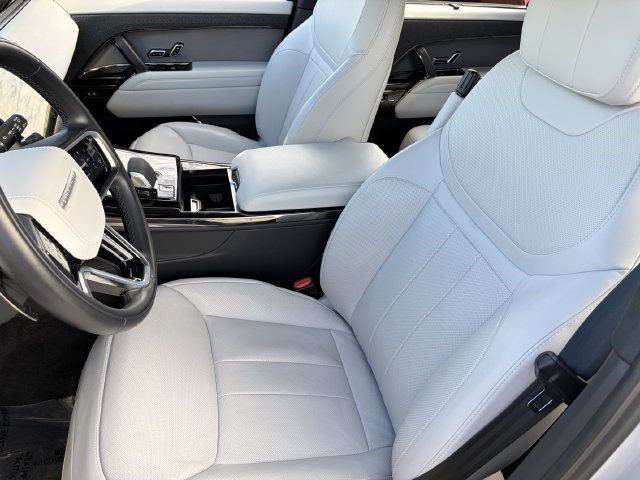 Used 2025 Land Rover Range Rover Sport SE AWD/4WD image 6