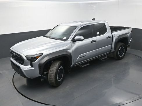 Used 2024 Toyota Tacoma TRD Off-Road AWD/4WD image 30