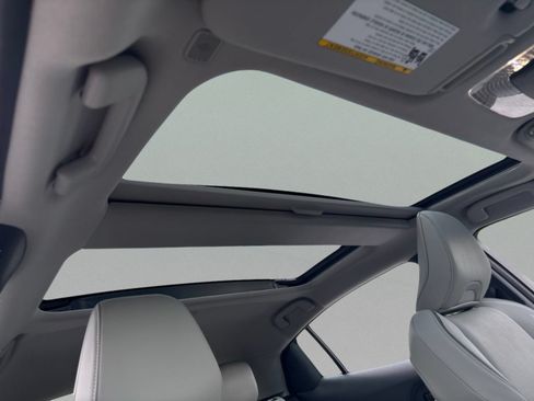 Used 2024 Toyota Prius XLE FWD image 29