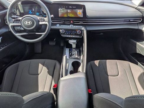 Used 2024 Hyundai Elantra SEL FWD image 17