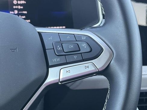 Used 2025 Volkswagen Taos SE image 27