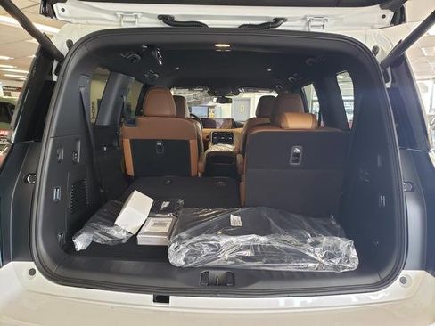 New 2025 Nissan Armada SL w/ Captain's Chari Seat Package image 5