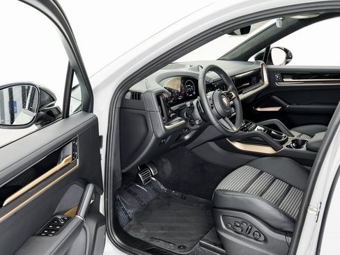 Used 2025 Porsche Cayenne GTS image 6
