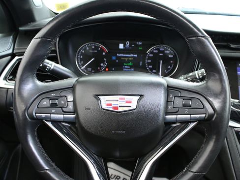 Used 2023 Cadillac XT6 Premium Luxury AWD/4WD image 13