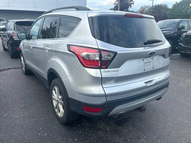 Used 2018 Ford Escape SE FWD image 2