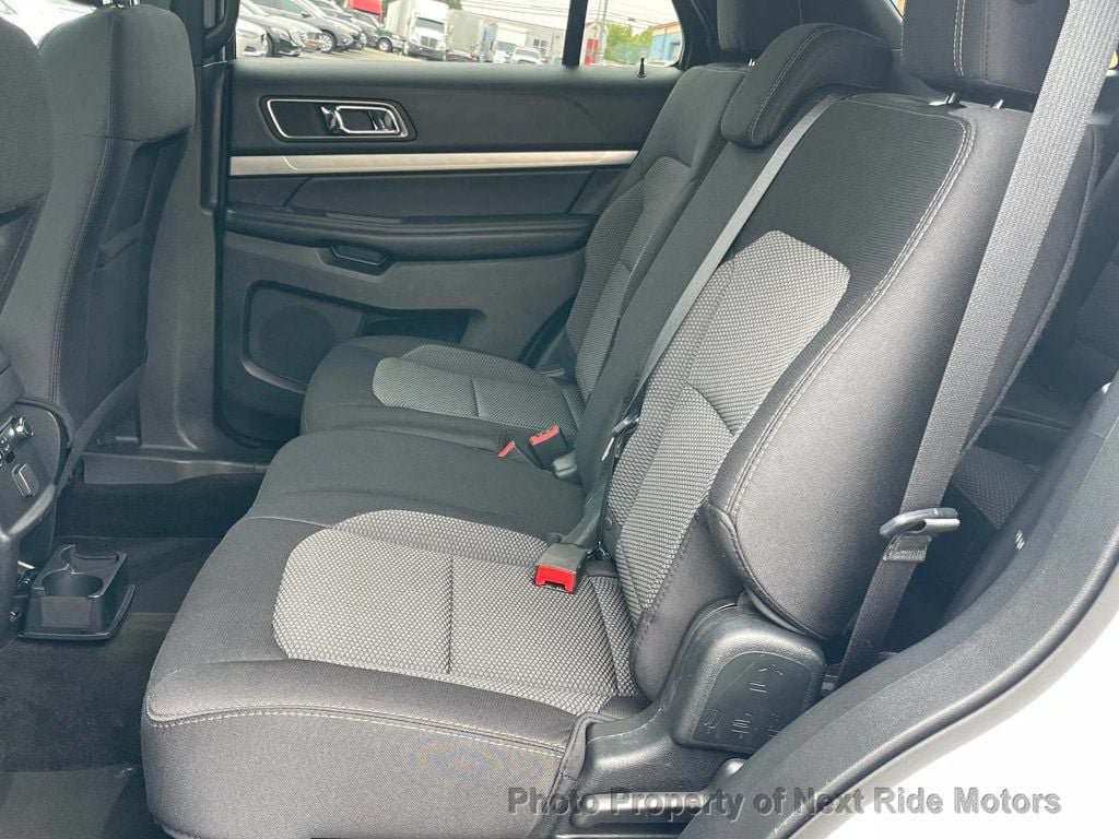 Used 2018 Ford Explorer XLT FWD image 11
