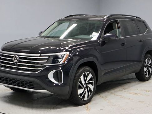 Used 2025 Volkswagen Atlas SE FWD image 7