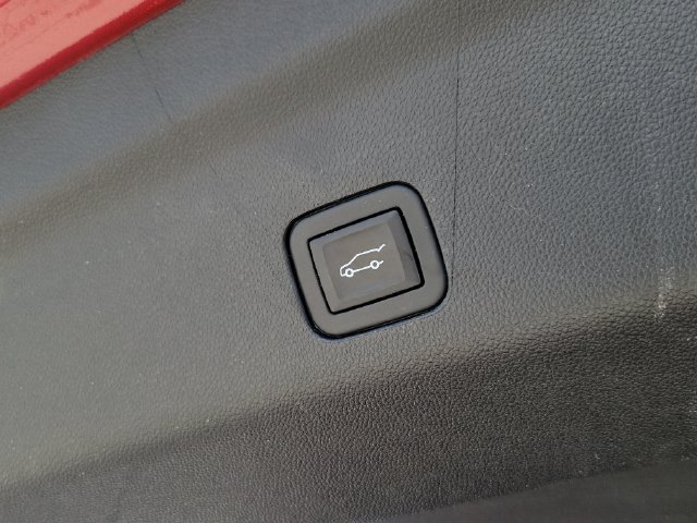 Used 2024 GMC Yukon XL Denali AWD/4WD image 11