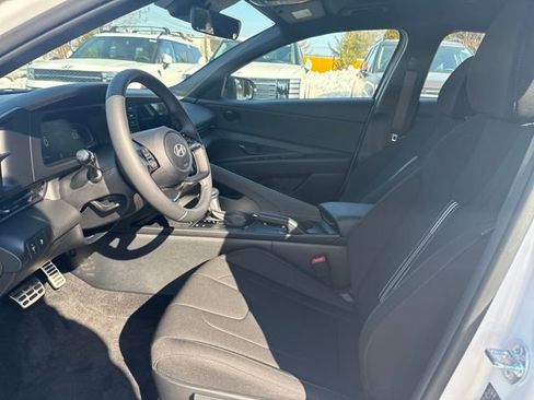 Certified 2025 Hyundai Elantra Sport image 9
