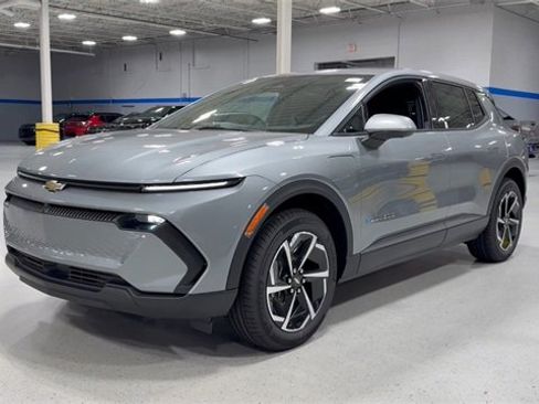 New 2026 Chevrolet Equinox EV LT image 16