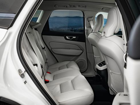 Used 2025 Volvo XC60 B5 Ultra w/ Protection Package Premier image 45