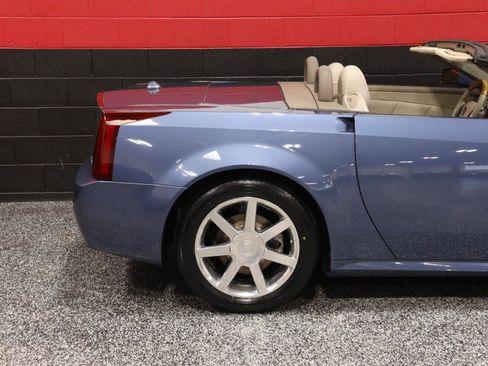 Used 2005 Cadillac XLR RWD image 5