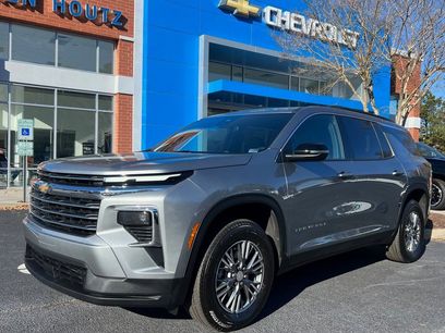 Used 2025 Chevrolet Traverse LT