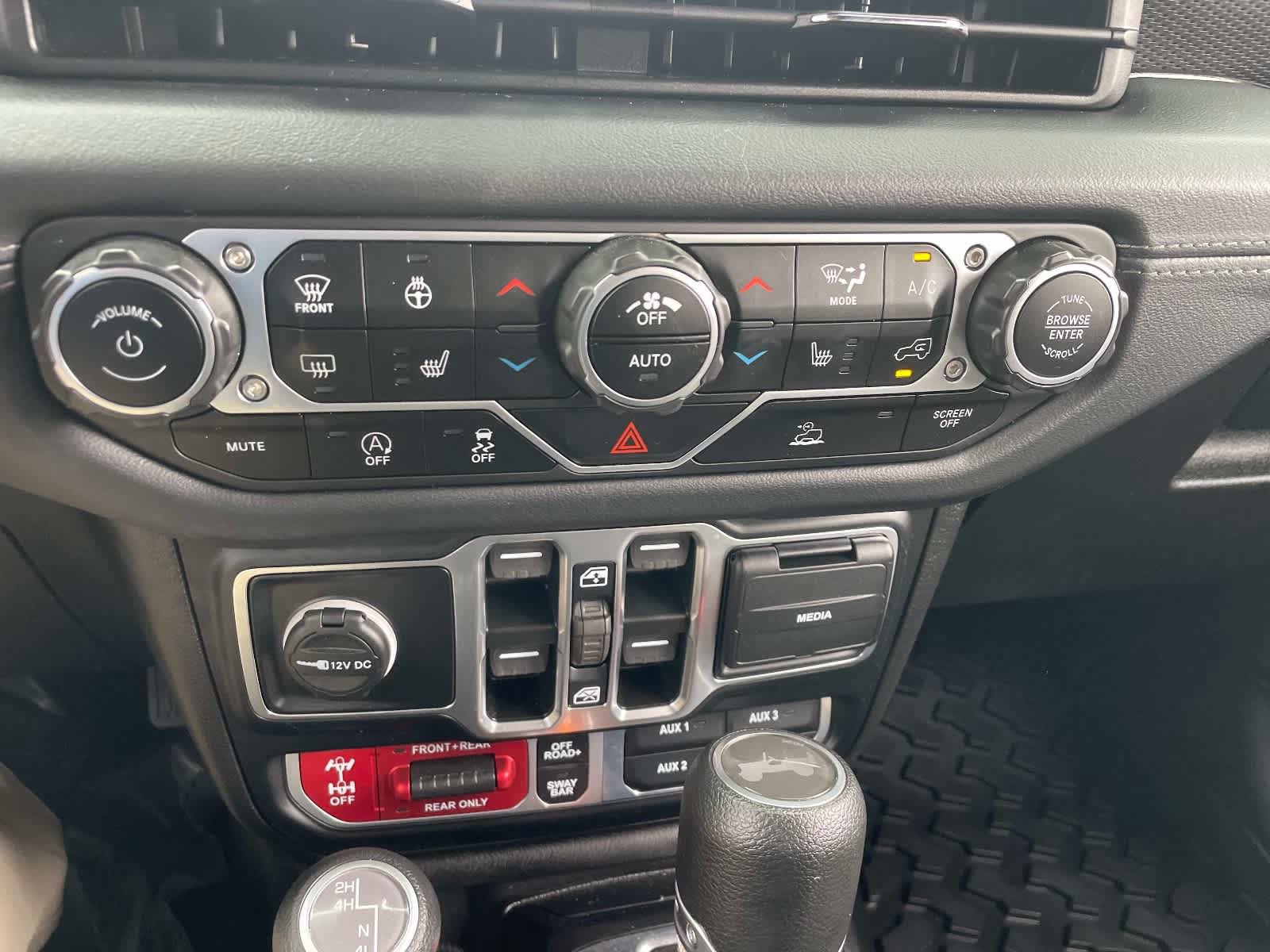 Used 2024 Jeep Wrangler Unlimited Rubicon w/ Technology Group AWD/4WD image 24