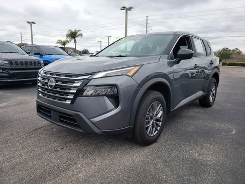 Used 2025 Nissan Rogue S image 3