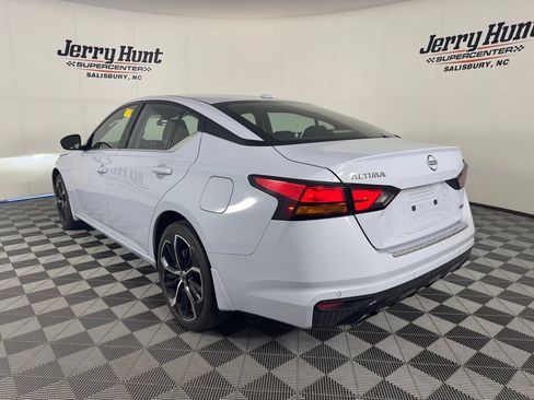 Used 2023 Nissan Altima 2.5 SR AWD/4WD image 9