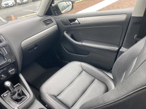 Used 2017 Volkswagen Jetta SE image 11
