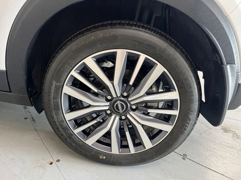 Used 2024 Nissan Kicks SV FWD image 15