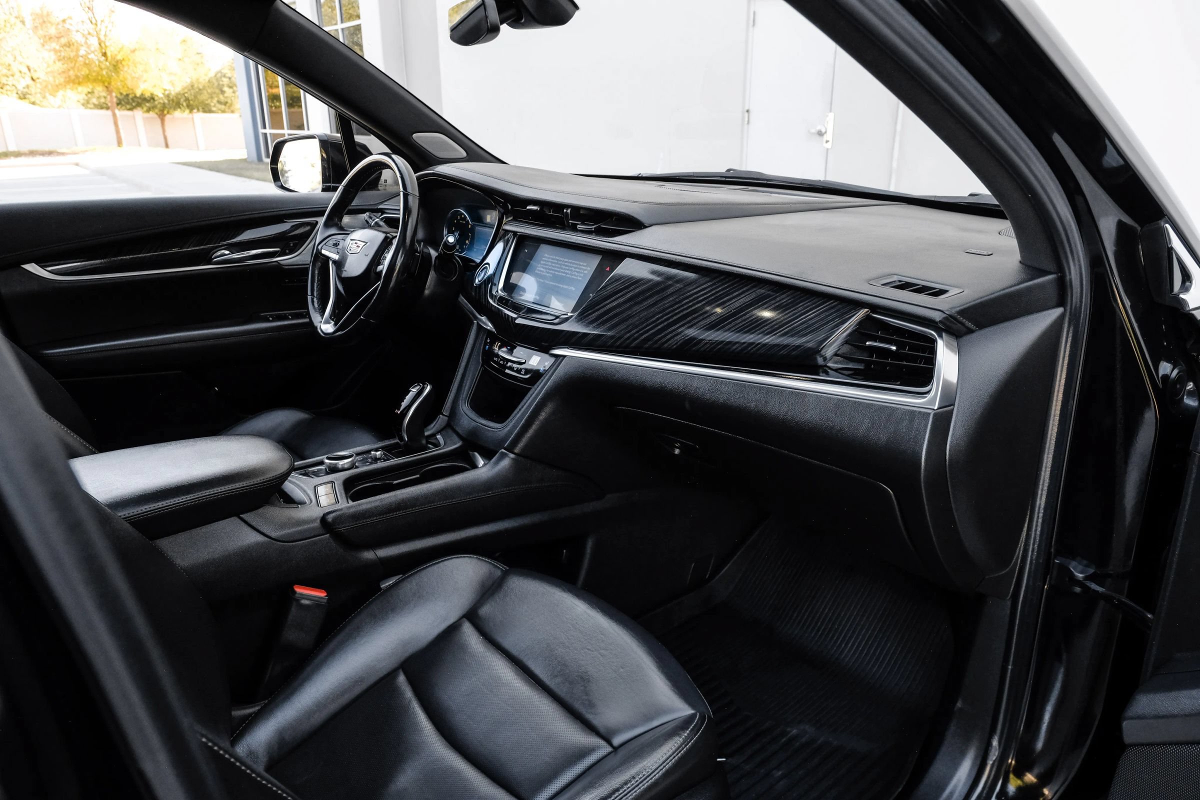 Used 2023 Cadillac XT6 Premium Luxury w/ LPO, Floor Liner Package FWD image 21