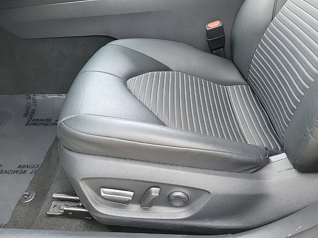 Used 2023 Toyota Camry SE FWD image 12