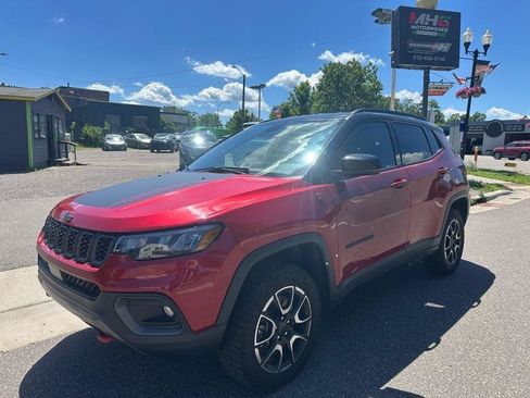 Used 2025 Jeep Compass Trailhawk AWD/4WD image 3