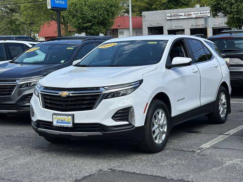 Used 2023 Chevrolet Equinox LT AWD/4WD image 2