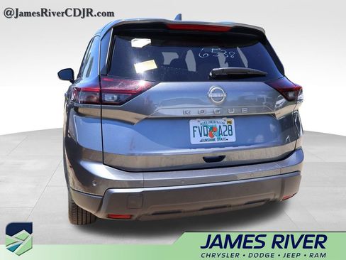 Used 2025 Nissan Rogue SV FWD image 16
