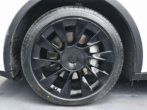 Used 2021 Tesla Model Y 2WD image 10