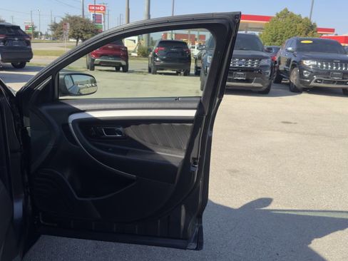 Used 2017 Ford Taurus SEL image 24