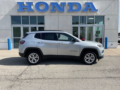 Used 2024 Jeep Compass Latitude AWD/4WD image 4