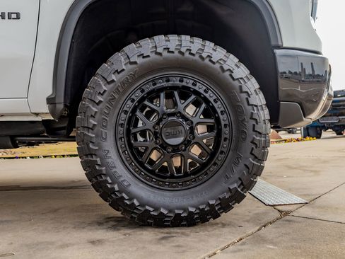 Used 2025 Chevrolet Silverado 2500 LT w/ Trail Boss Package image 11