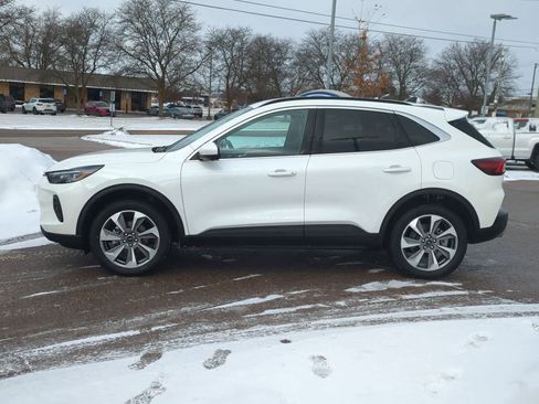 Certified 2024 Ford Escape Platinum image 5