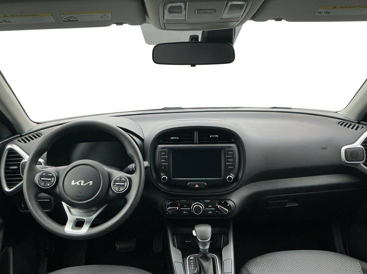 Used 2025 Kia Soul LX w/ LX Technology Package FWD image 13