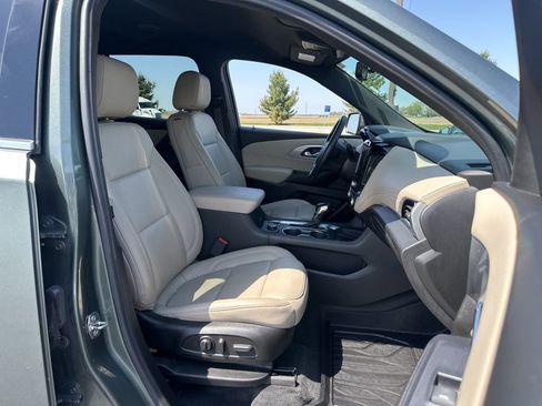 Used 2022 Chevrolet Traverse LT w/ LT Premium Package AWD/4WD image 27