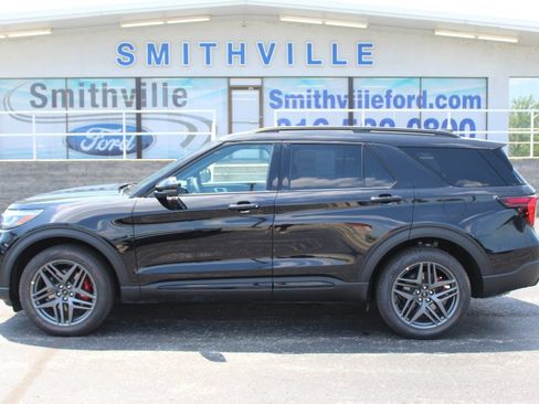 New 2026 Ford Explorer ST-Line w/ ST-Line Street Pack AWD/4WD image 3