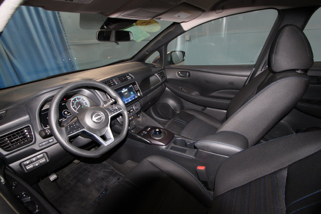 Used 2025 Nissan Leaf S FWD image 2
