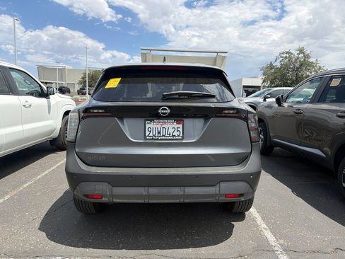 Certified 2025 Nissan Kicks SV FWD image 5