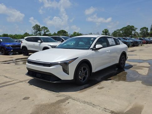 New 2026 Kia K4 FWD image 4