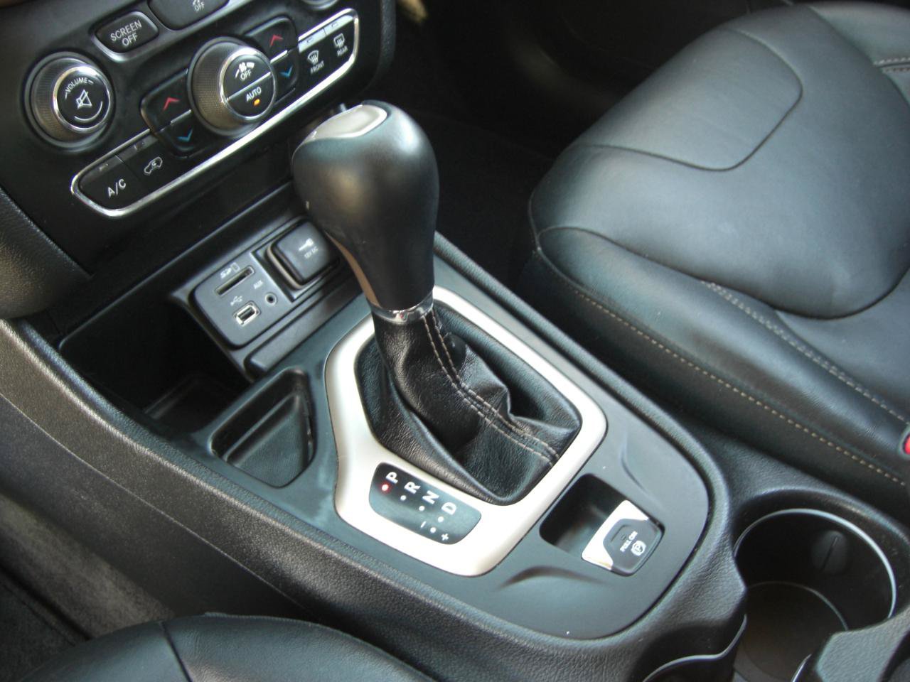 Used 2018 Jeep Cherokee Limited w/ High Altitude Package FWD image 6