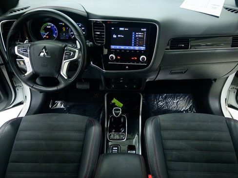 Used 2022 Mitsubishi Outlander GT image 12