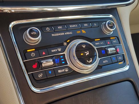 Used 2018 Lincoln Continental Reserve image 11