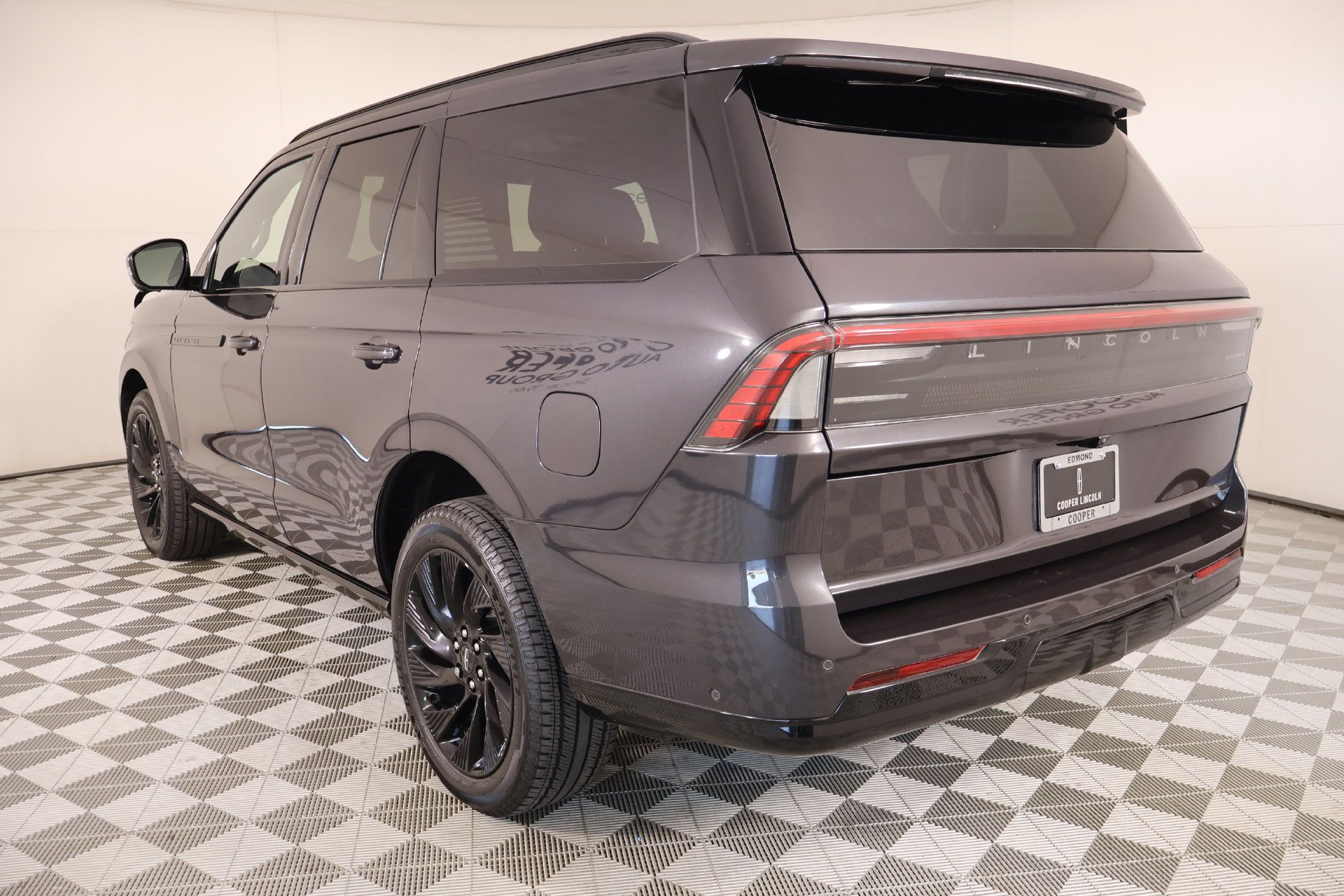 Certified 2025 Lincoln Navigator Reserve w/ Jet Appearance Package AWD/4WD image 26
