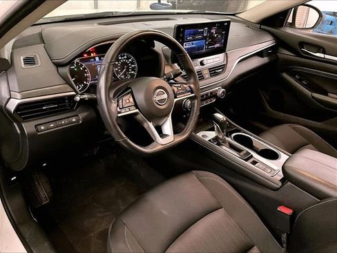 Used 2023 Nissan Altima 2.5 SV w/ SV Premium Package AWD/4WD image 12