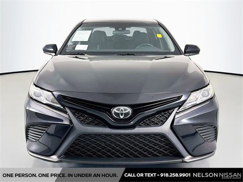 Used 2018 Toyota Camry L image 2