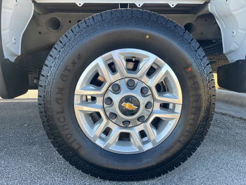 Used 2024 Chevrolet Silverado 2500 LT image 8