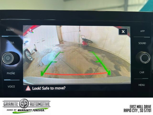 Used 2025 Volkswagen Jetta SE FWD image 16
