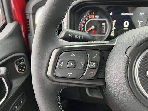 New 2025 Jeep Gladiator Sport AWD/4WD image 17