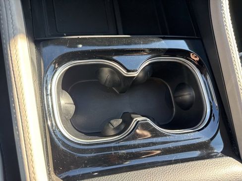 Used 2022 Chrysler Pacifica Limited image 33